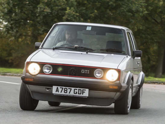 右手駕駛汽車于1979年抵達(dá)英國(guó)