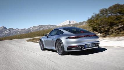 全新992系列保時捷911 輕量級混合動力和插電式混合動力版本