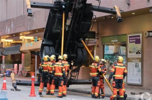 香港電影拍攝現(xiàn)場意外：升降臺(tái)倒塌導(dǎo)致8人受傷