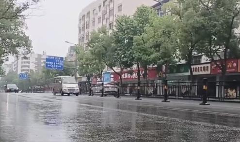 江西部分地區(qū)持續(xù)暴雨，明天雨帶南移減弱