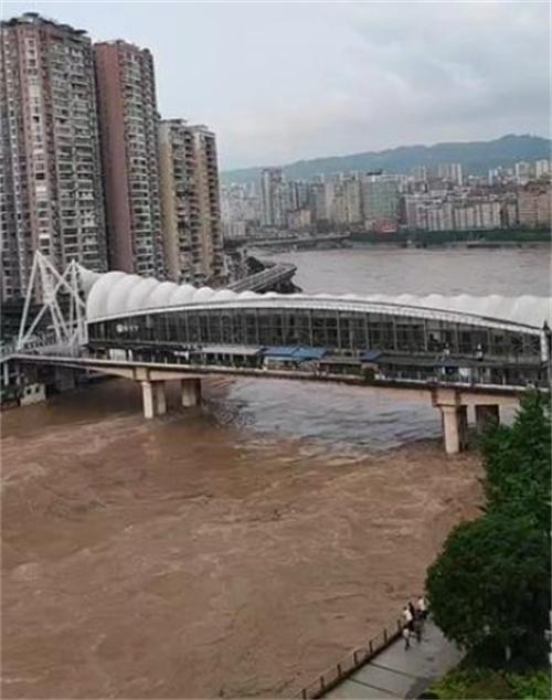 四川強降雨致巴中達(dá)州避險轉(zhuǎn)移，關(guān)注轉(zhuǎn)移群眾安全