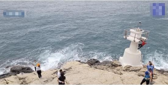 香港鴨脷洲旅游意外：海浪卷走女子，悲劇發(fā)生在危險(xiǎn)之地