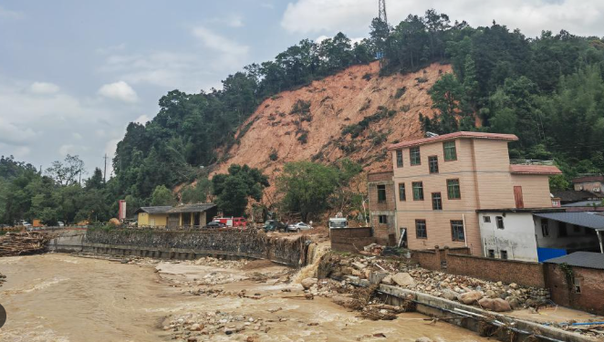 湖南新晃山體滑坡：8人失聯(lián)確認(rèn)遇難，350余人緊急搜救